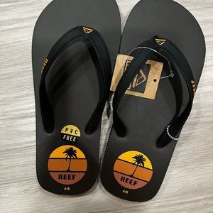 Reef Boys Switchfoot Print Flip Flops. NWT